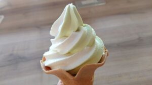 梅ソフトクリームと生乳ソフトクリームのミックスのお味は？